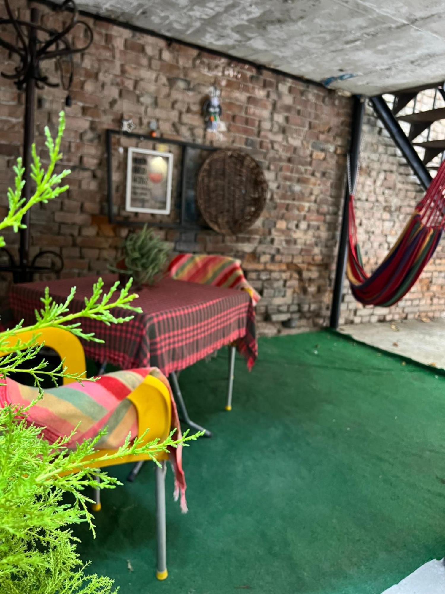 Hostel Nomad Tiflis Exterior foto
